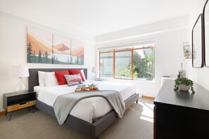 1 bedroom, desk, iron/ironing board, WiFi