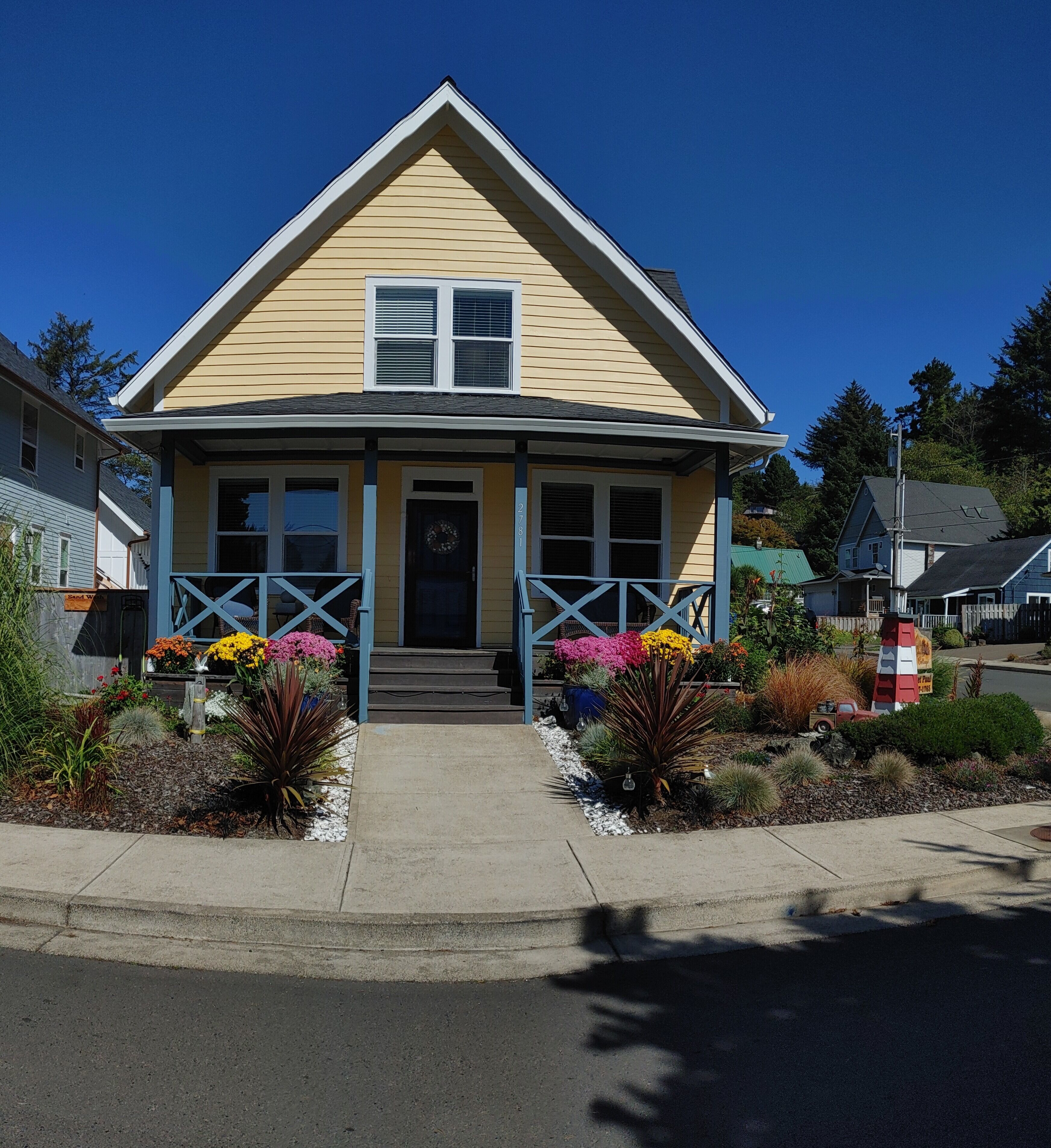 LETTE'S COTTAGE. Sleeps 10 comfortably located in the beautiful Nelscott dist.  