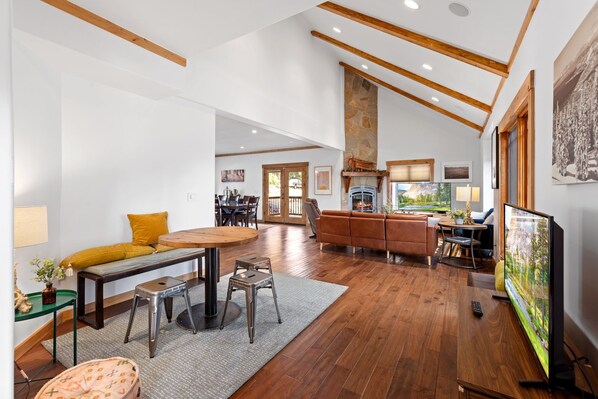 Televisión, chimenea