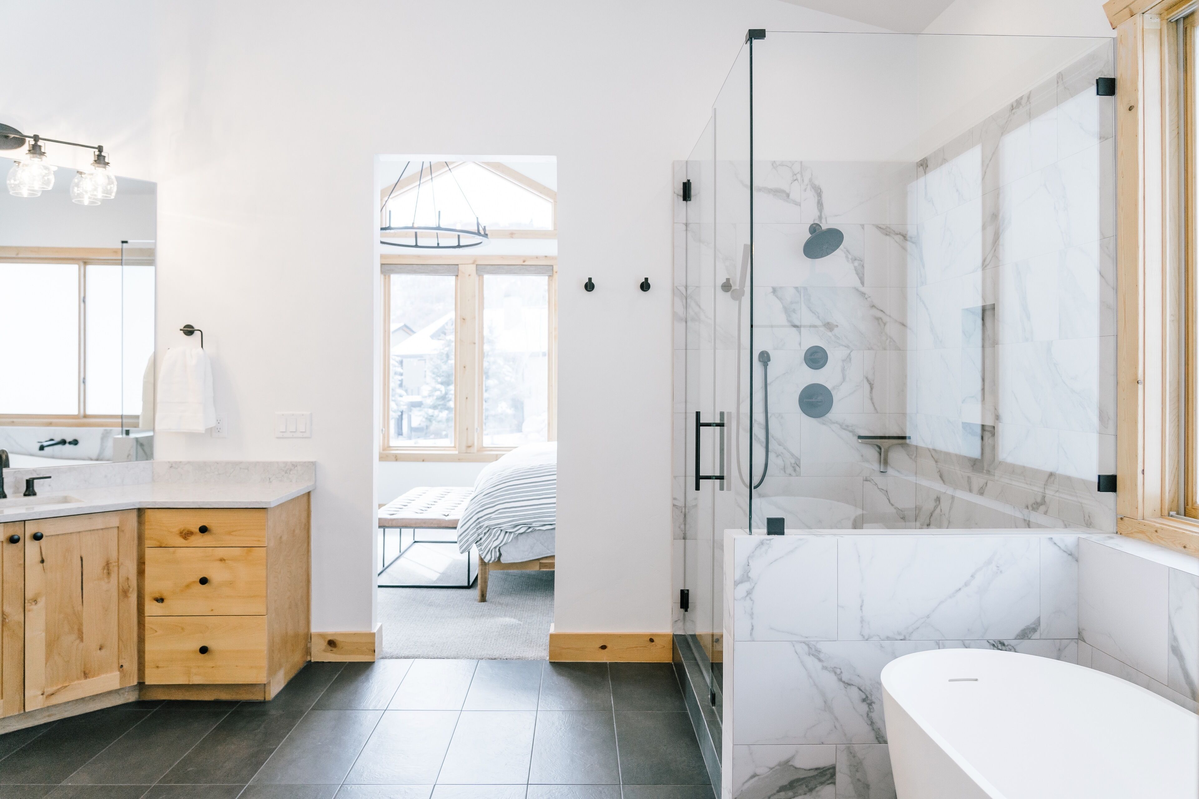 Combined shower/bathtub, hair dryer, towels, soap