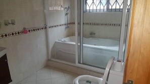 Separate bathtub and shower, free toiletries, towels, soap