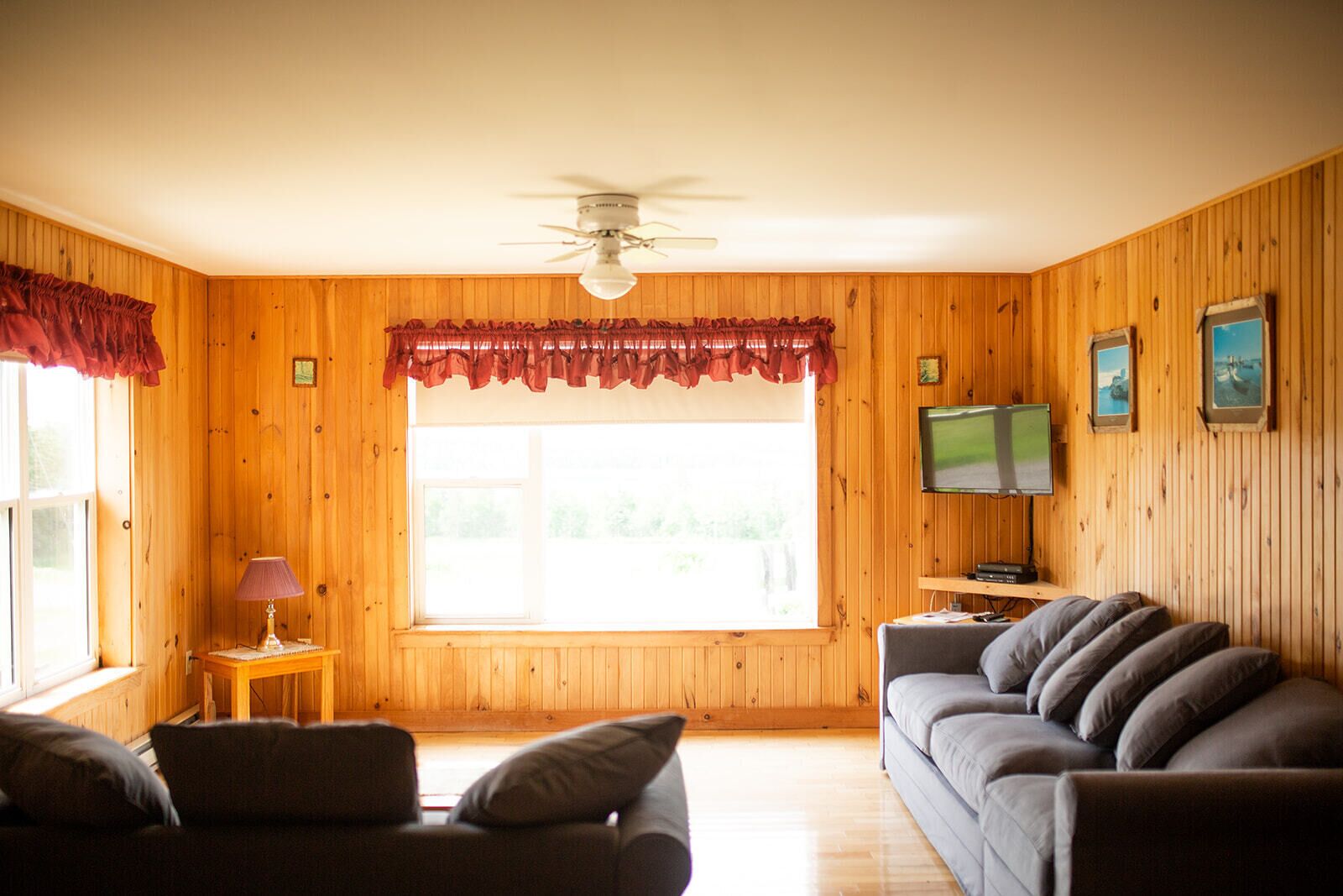 Unit 1 - Bay View Duplex Cottage Near Coffee Shops, Restaurants And Beach - Prince Edward Island