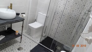 Bathtub, hair dryer