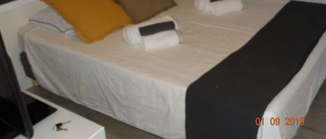 Fer et planche à repasser, Wi-Fi, draps fournis