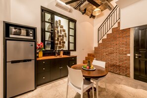 Fridge, microwave, stovetop, electric kettle