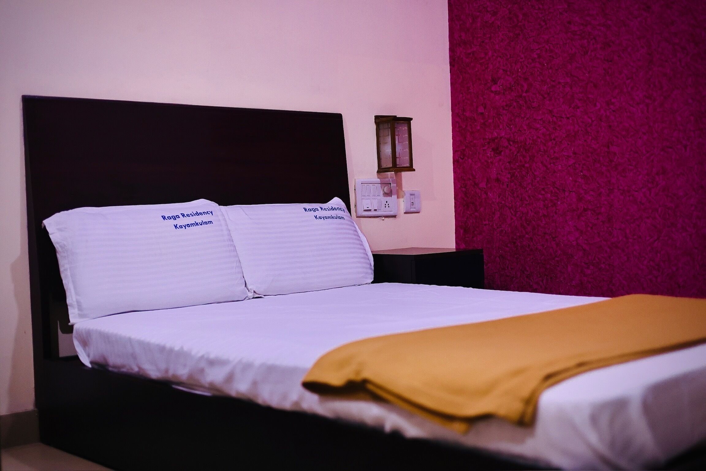 ห้องดีลักซ์ | เตียง Tempur-Pedic, Wi-Fi ฟรี, ผ้าปูที่นอน