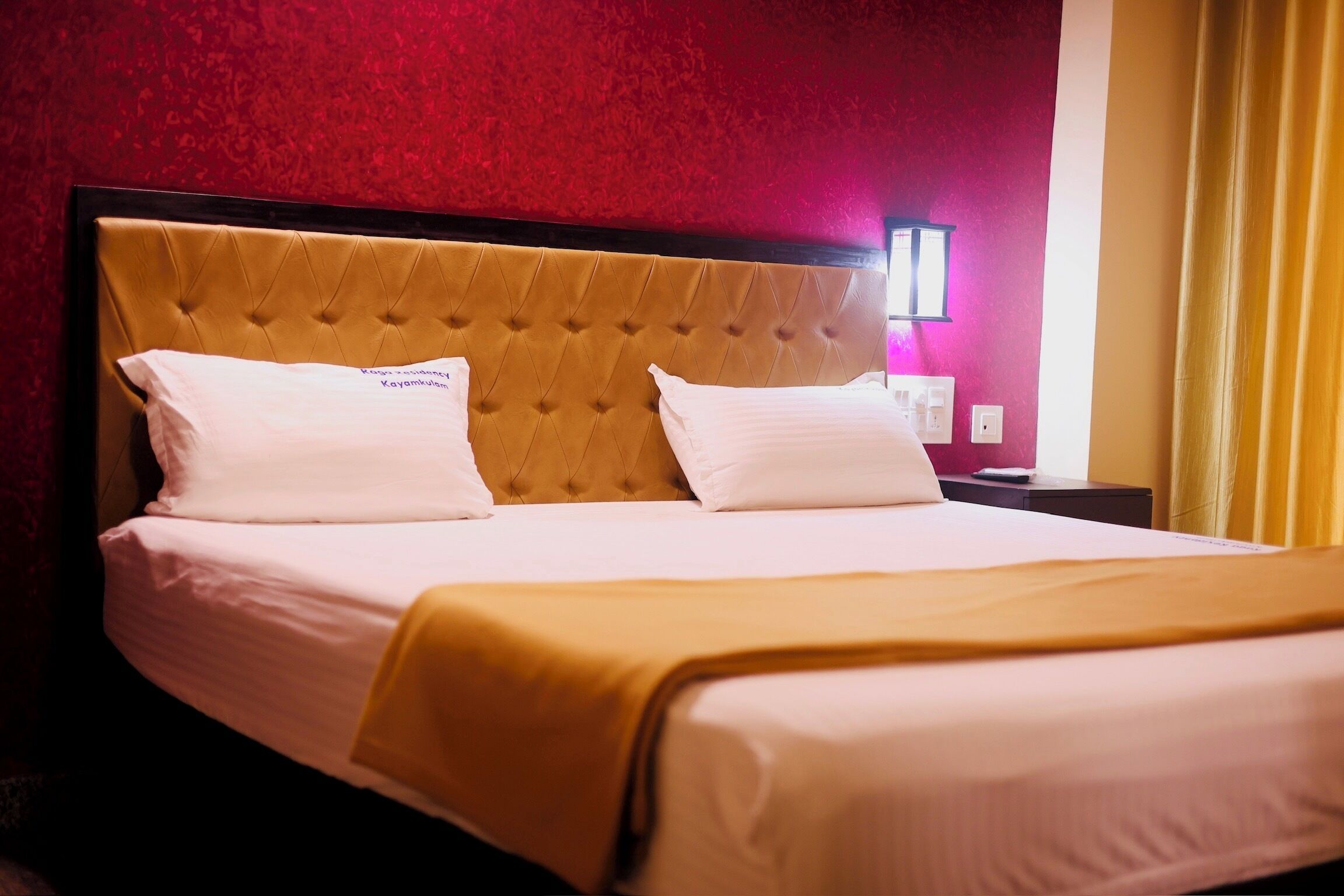 Tempur-Pedic beds, free WiFi, bed sheets