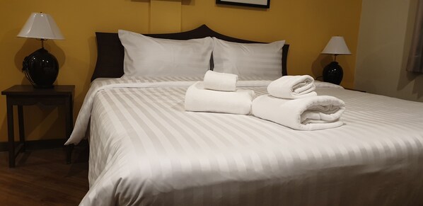 Caja de seguridad en la habitación, wifi gratis y ropa de cama