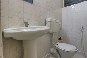 Standard Room | Bathroom
