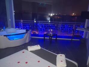 Phòng đôi Cao cấp | Bồn tắm thủy lực