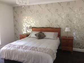 2 bedrooms, soundproofing, iron/ironing board, travel cot - Kymmik Cottage - A slice of Tasmanian paradise (Geeveston)