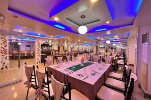 Phục vụ bữa sáng, bữa trưa, bữa tối, món ăn Philippines, nhìn ra hồ bơi 