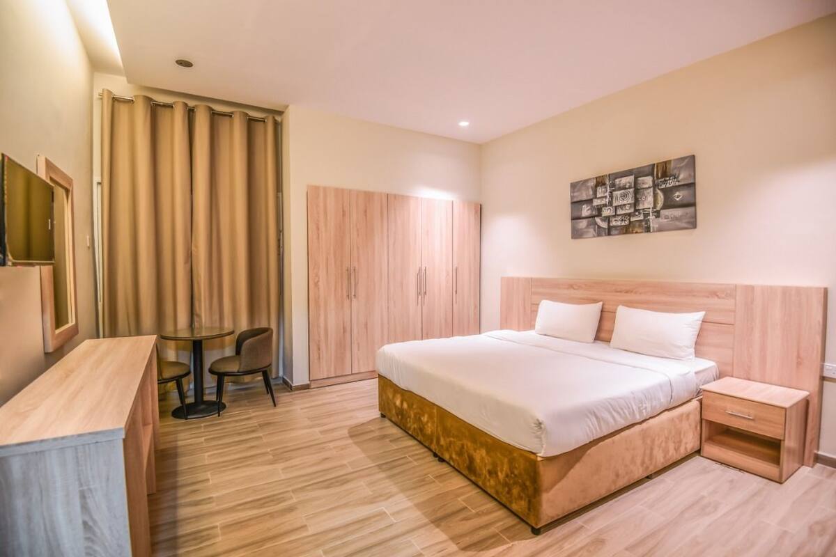 2 bedrooms, Egyptian cotton sheets, premium bedding, down comforters