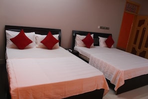 Premium bedding, Select Comfort beds, in-room safe, blackout curtains - Home In Bin Qasim (Karachi)