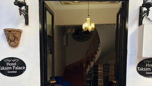 The entrance of Hotel Taksim Palace in Istanbul, featuring a staircase, a chandelier, and a red carpet. - Taksim Palace İstanbul Hotel (Istanbul)