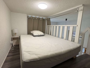 Room - Sunny 6-Person Stay with Parking & Ski Rack, Close to Free Shuttle (Cauterets)