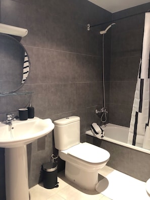 Combined shower/bathtub, bidet - lovely apartment beside the Alcossebre beach (Alcocéber)