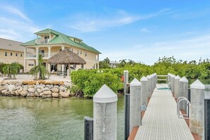 Property grounds - W07 - New Luxury Property! Breathtaking Canal Front Pool Home - Sleeps 14 (Marathon)