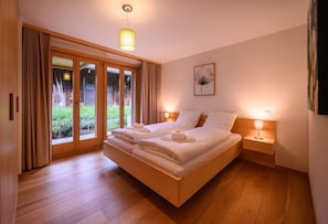4 bedrooms, desk, iron/ironing board, travel crib - Bisi, where alpine dreams come true! (Grindelwald)