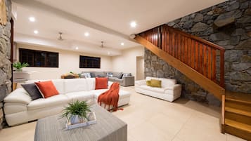 Älytelevisio, DVD-soitin, kirjoja