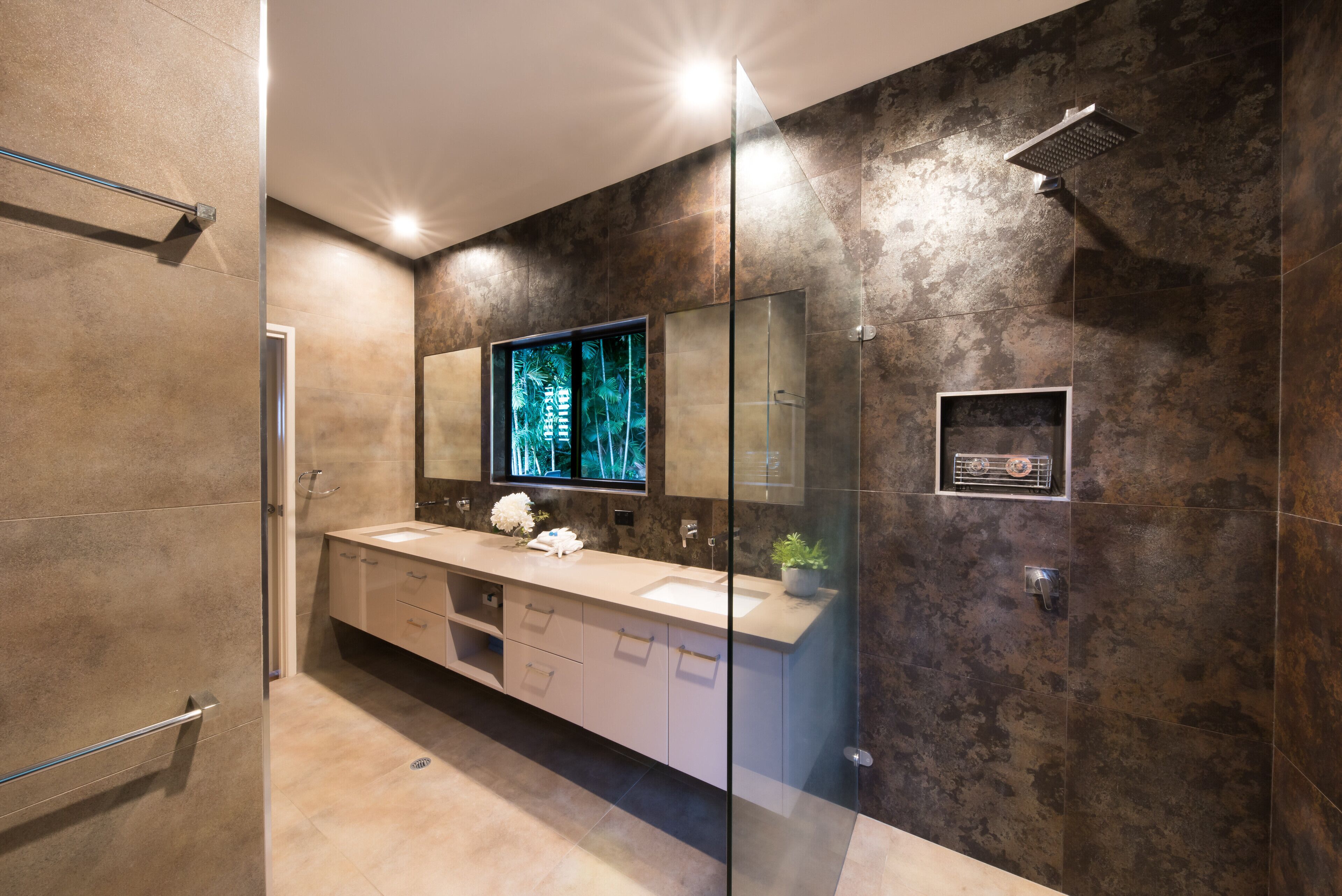 Private Stone House  — image 19