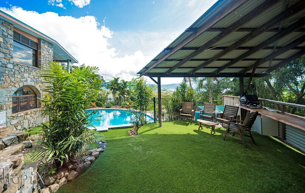 Private Stone House  — image 22