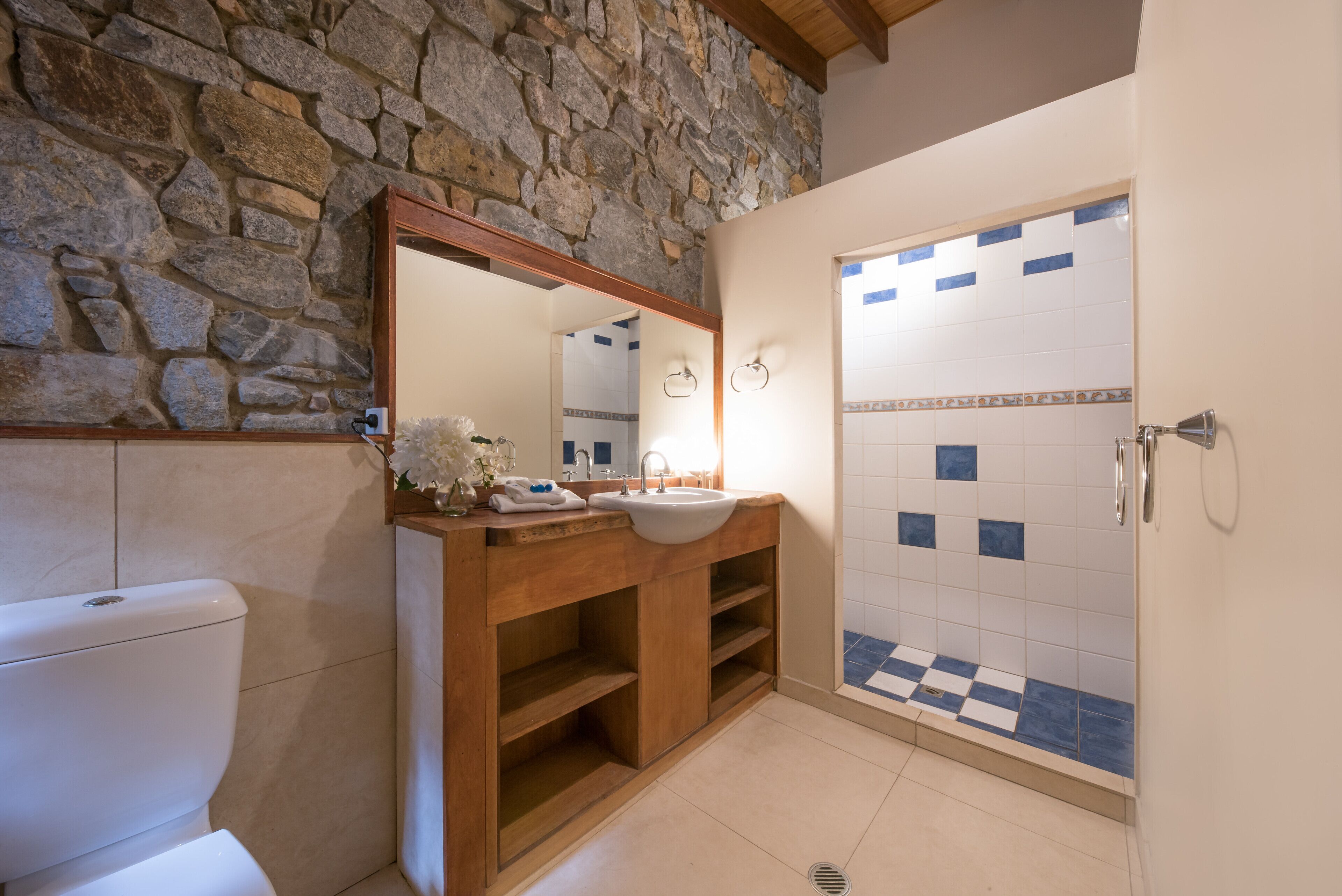 Private Stone House  — image 21