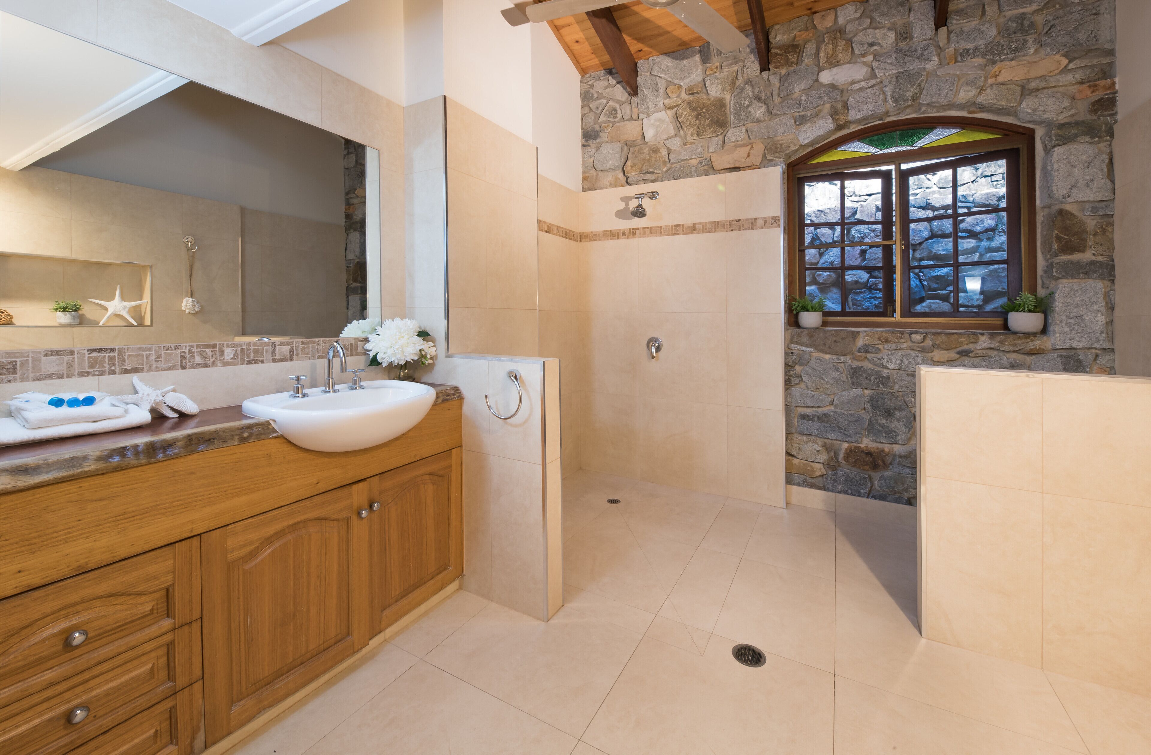 Private Stone House  — image 20