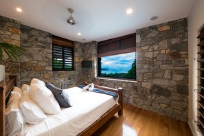 4 slaapkamers, een strijkplank/strijkijzer, wifi, beddengoed