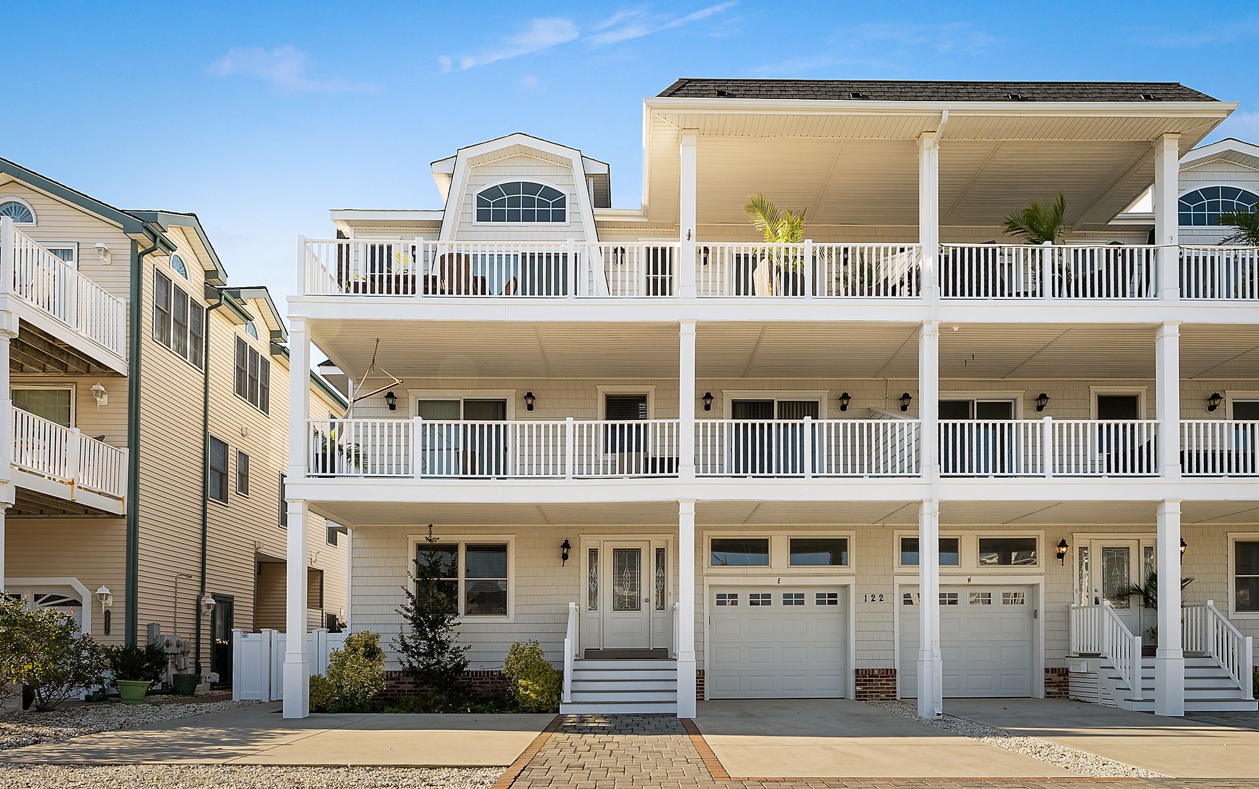 Six bedroom, 5.5 bath townhome that sleeps 14