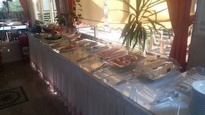 Free daily buffet breakfast