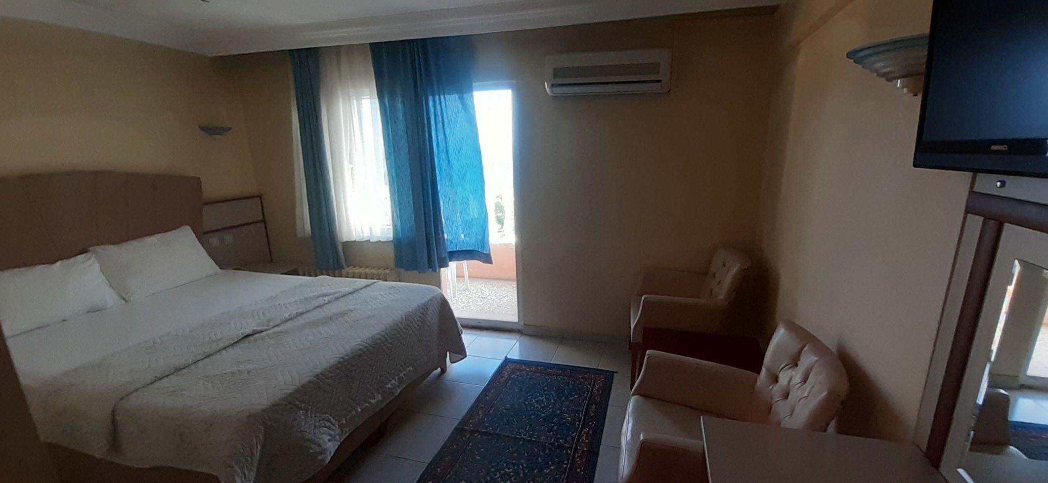 Minibar, desk, laptop workspace, soundproofing