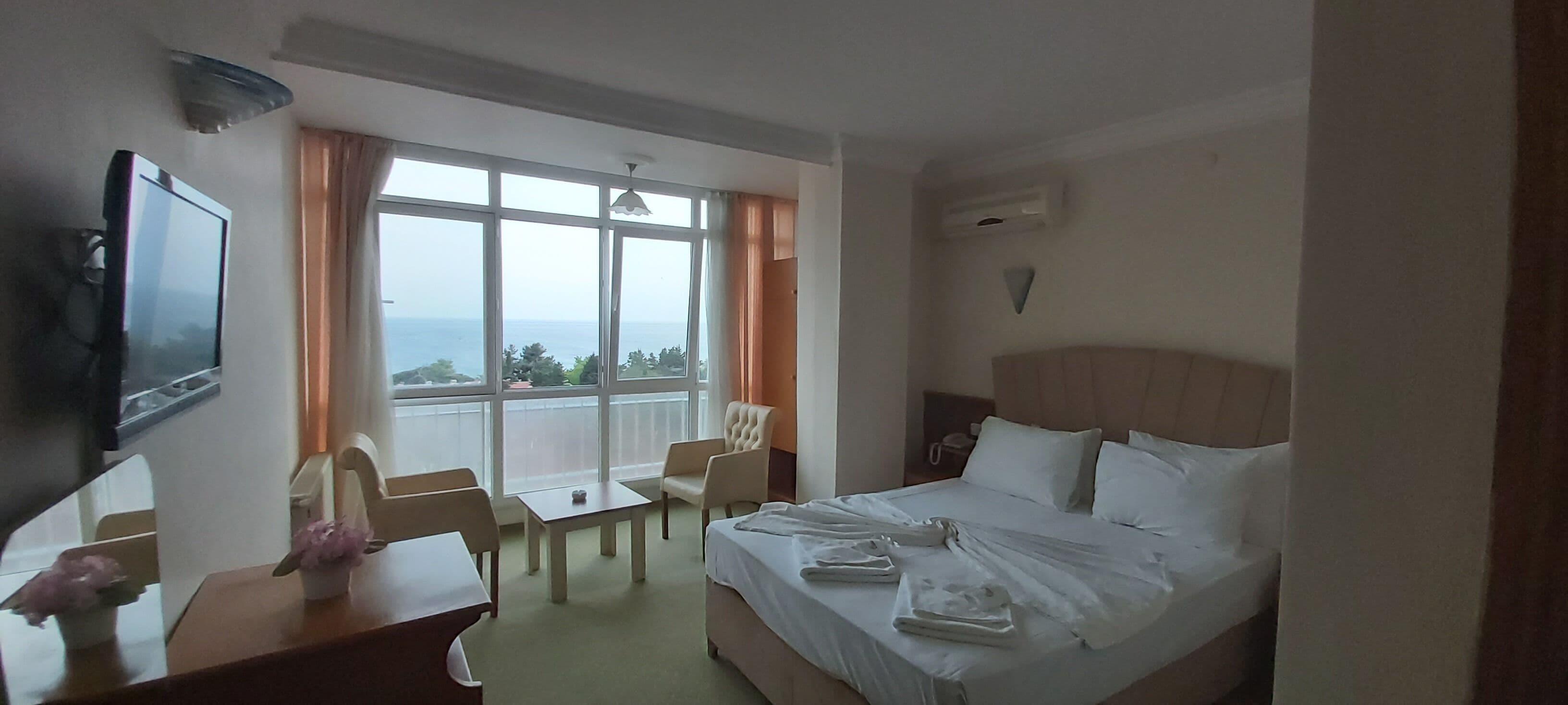 Comfort-Doppelzimmer | Minibar, Schreibtisch, laptopgeeigneter Arbeitsplatz