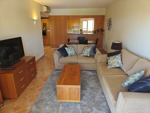 Smart TV, DVD player, books, video library - Clube Alvor Ria 103 Luxury sea view 1bed apartment outstanding central location. (Alvor)