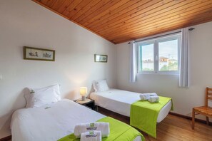 2 chambres, fer et planche à repasser, lit de bébé portatif, Wi-Fi