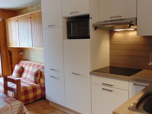 Kühlschrank, Mikrowelle, Geschirrspüler