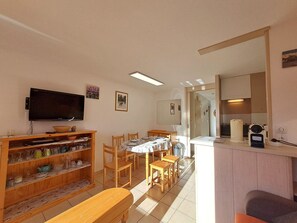 Dining - Spacious 2-Room, Slope View, Pets Allowed (Les Deux Alpes)