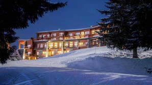 A multi-story hotel with a snow-covered slope in front. - 4-bedroom duplex with pool, spa, and parking at Arcs 1800 (Les Arcs 1800)