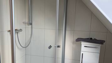 Studio (excl. Reinigungsgebühr 30 Euro) | Dusche im Bad