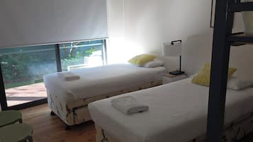 3 Schlafzimmer, hochwertige Bettwaren, Schreibtisch