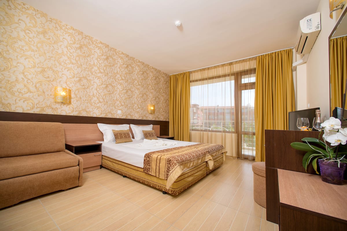 1 bedroom, iron/ironing board, free cribs/infant beds, free WiFi