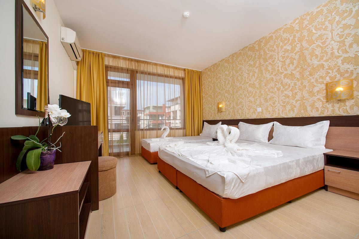 Triple Room, Balcony | 1 bedroom, iron/ironing board, free cribs/infant beds, free WiFi