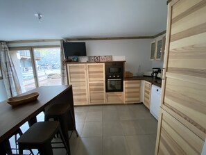 Kühlschrank, Mikrowelle, Ofen, Geschirrspüler