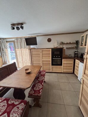 Dining - F104 - 50 m2 - 2P+Cab - 4/6 Pers (Prapoutel)