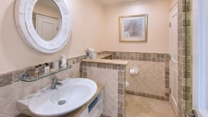 Bathroom - Schooner Bay 203 - Condo Lusca (Speightstown)
