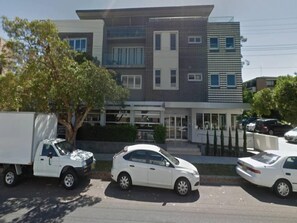 Exterior - Perfect Located 2-Bed with Spacious Balcony & BBQ (Cremorne)