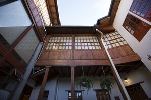 Exterior detail - SPACIOUS COLONIAL APARTMENT *Amazing view to PANECILLO* (Quito)