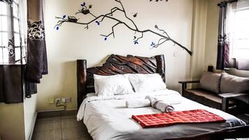 Classic Studio Suite (1 Queen Bed)