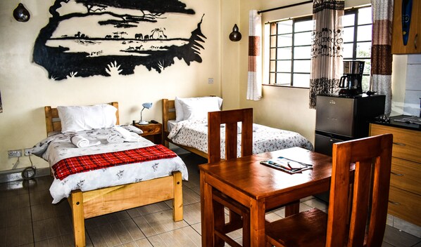 Deluxe Studio Suite (2 Twin Beds) | Free WiFi