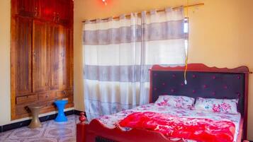 Desk, free cots/infant beds, free WiFi, bed sheets